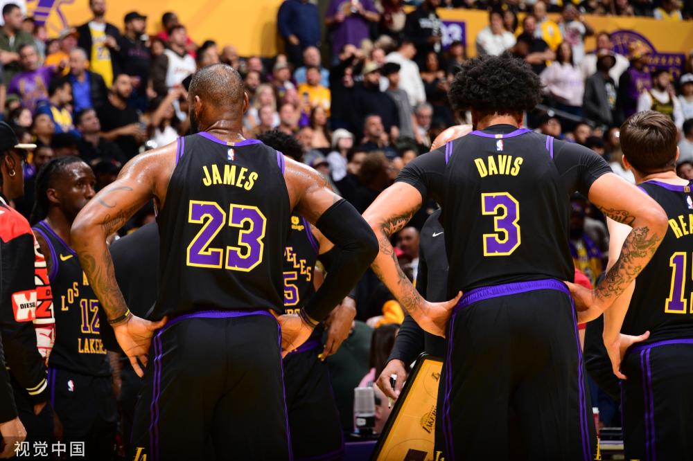 他们通过紧 他们通过紧