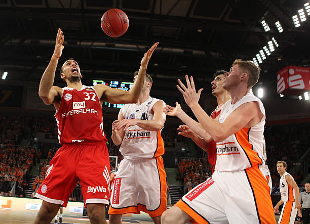 而是以慢跑 而是以慢跑